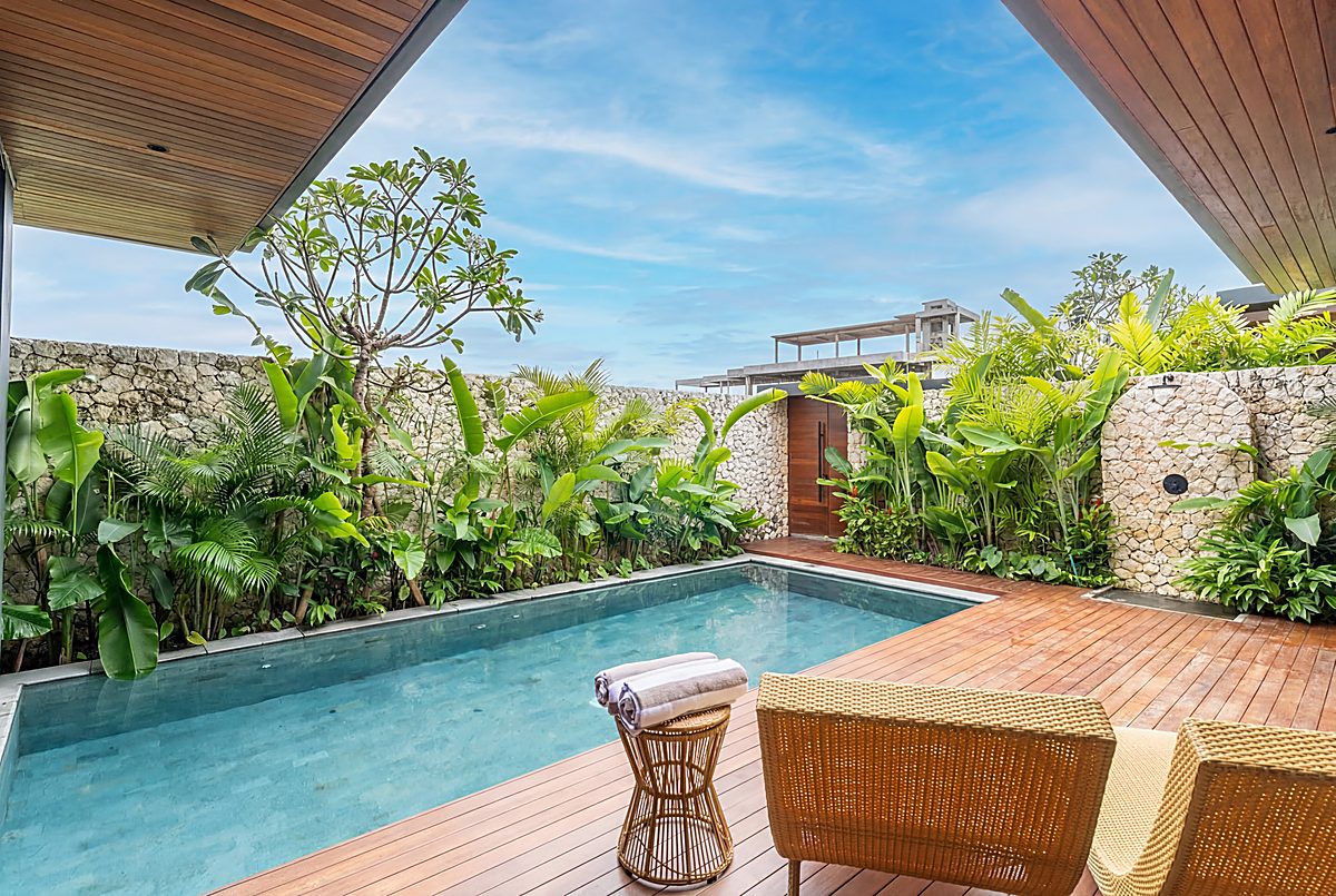 Private pool and deck