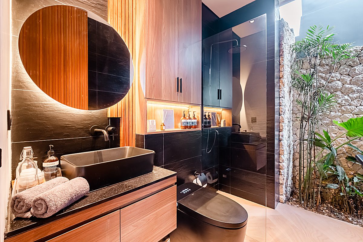 Bathroom with soaking tub